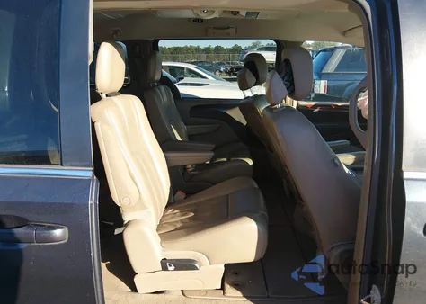 2013 Chrysler Town & Country Touring z USA, uszkodzony, nr VIN 2C4RC1BG2DR779427